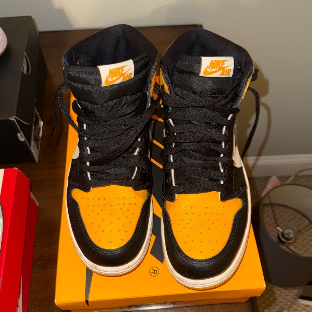 Air Jordan 1 “Taxi” (Black/Yellow)